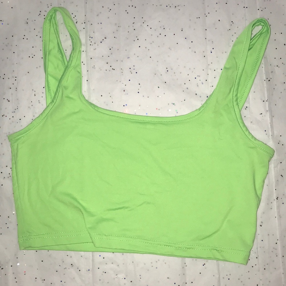 green crop top👒